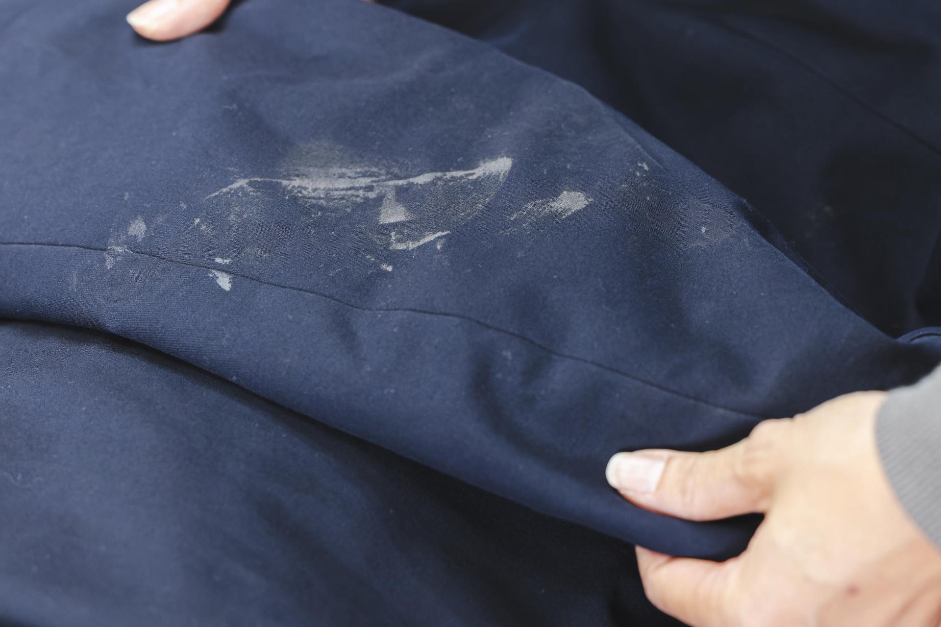 シミがついた服の画像